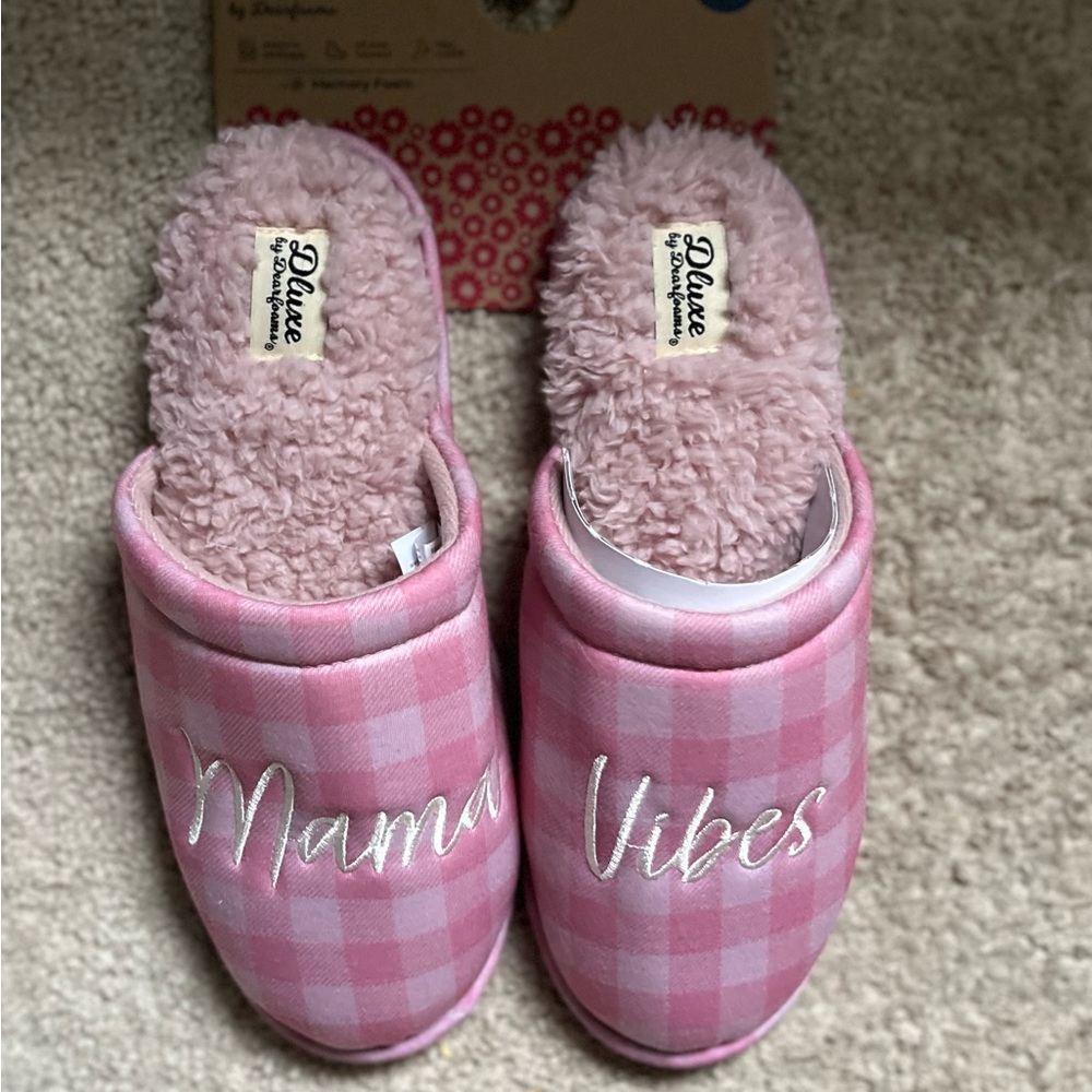 Dearfoams Dluxe Slippers - NWT. Size Large (US 9-10).